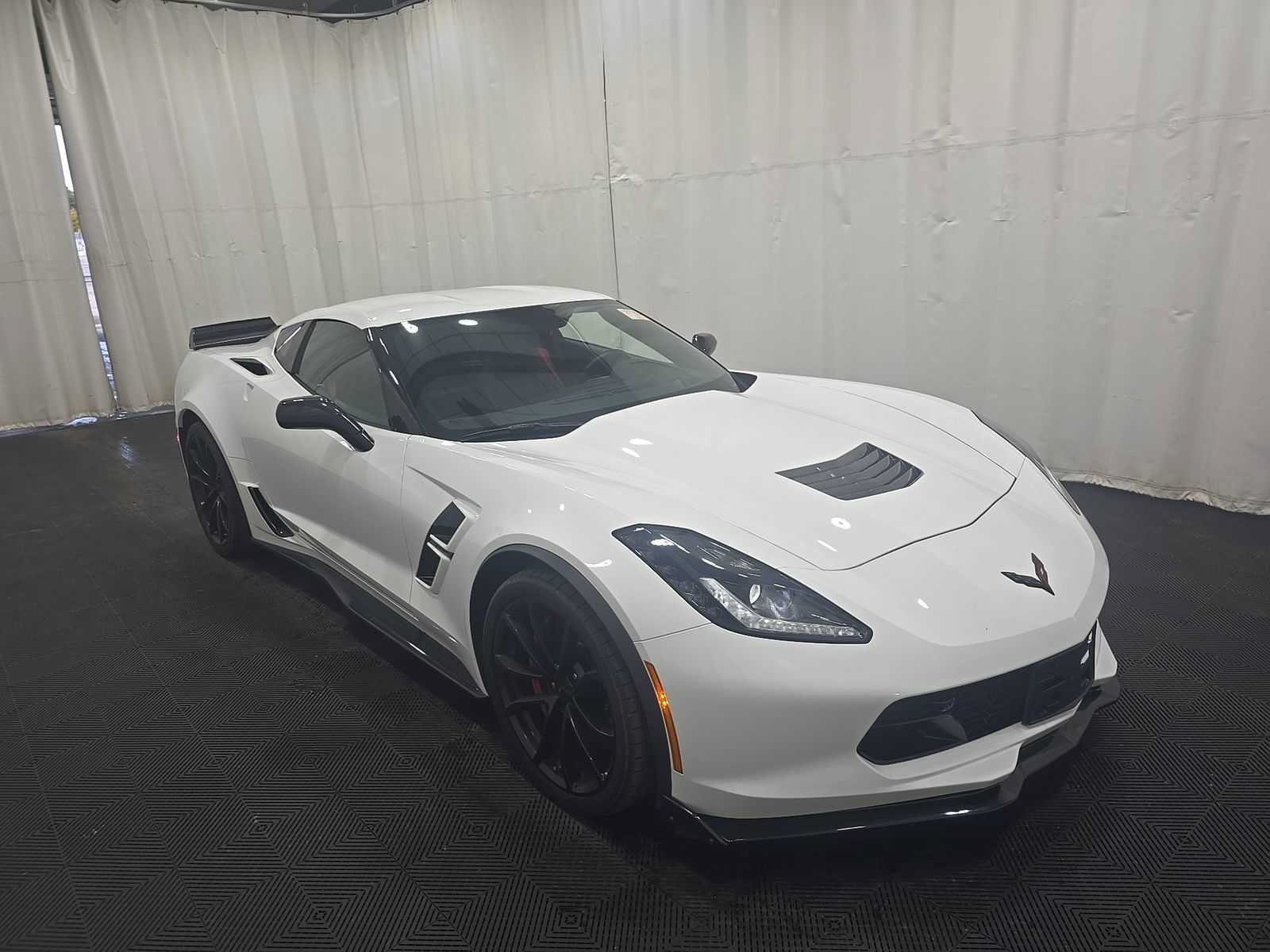 Used 2019 Chevrolet Corvette Grand Sport RWD image 3