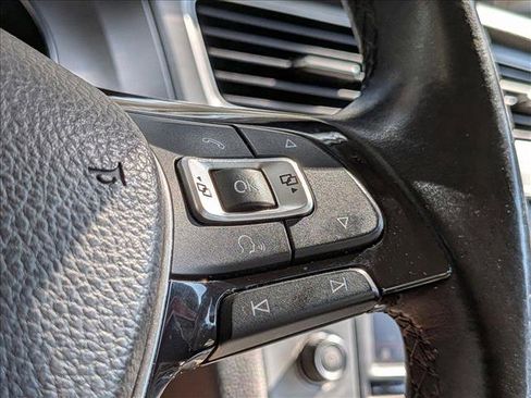 Used 2016 Volkswagen Golf SE w/ Lighting Package image 12