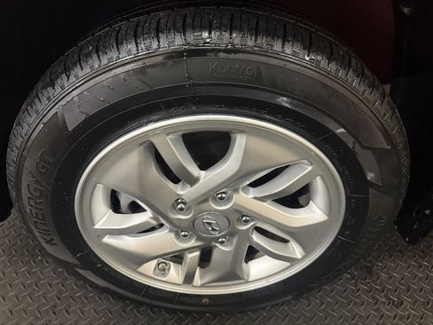 Certified 2023 Hyundai Venue SE image 19