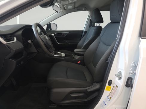 Used 2021 Toyota RAV4 LE AWD/4WD image 12