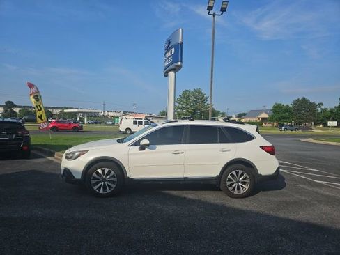 Used 2019 Subaru Outback 2.5i Touring AWD/4WD image 1
