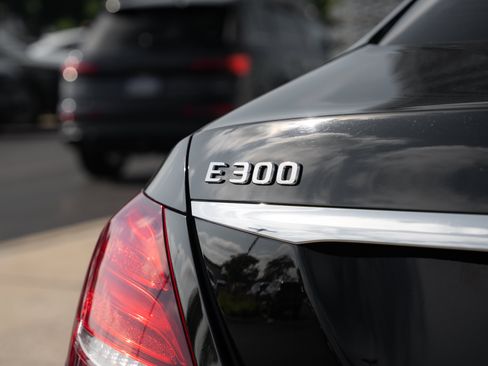 Used 2017 Mercedes-Benz E 300 image 26