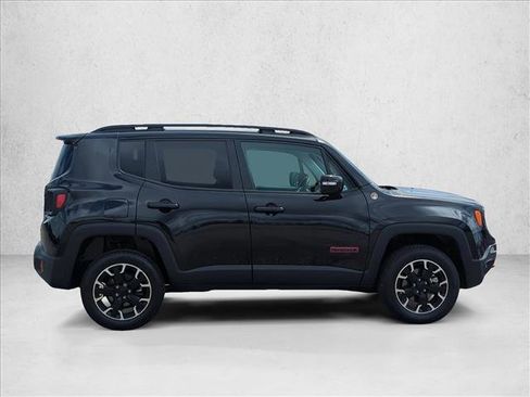 Used 2023 Jeep Renegade Trailhawk AWD/4WD image 4