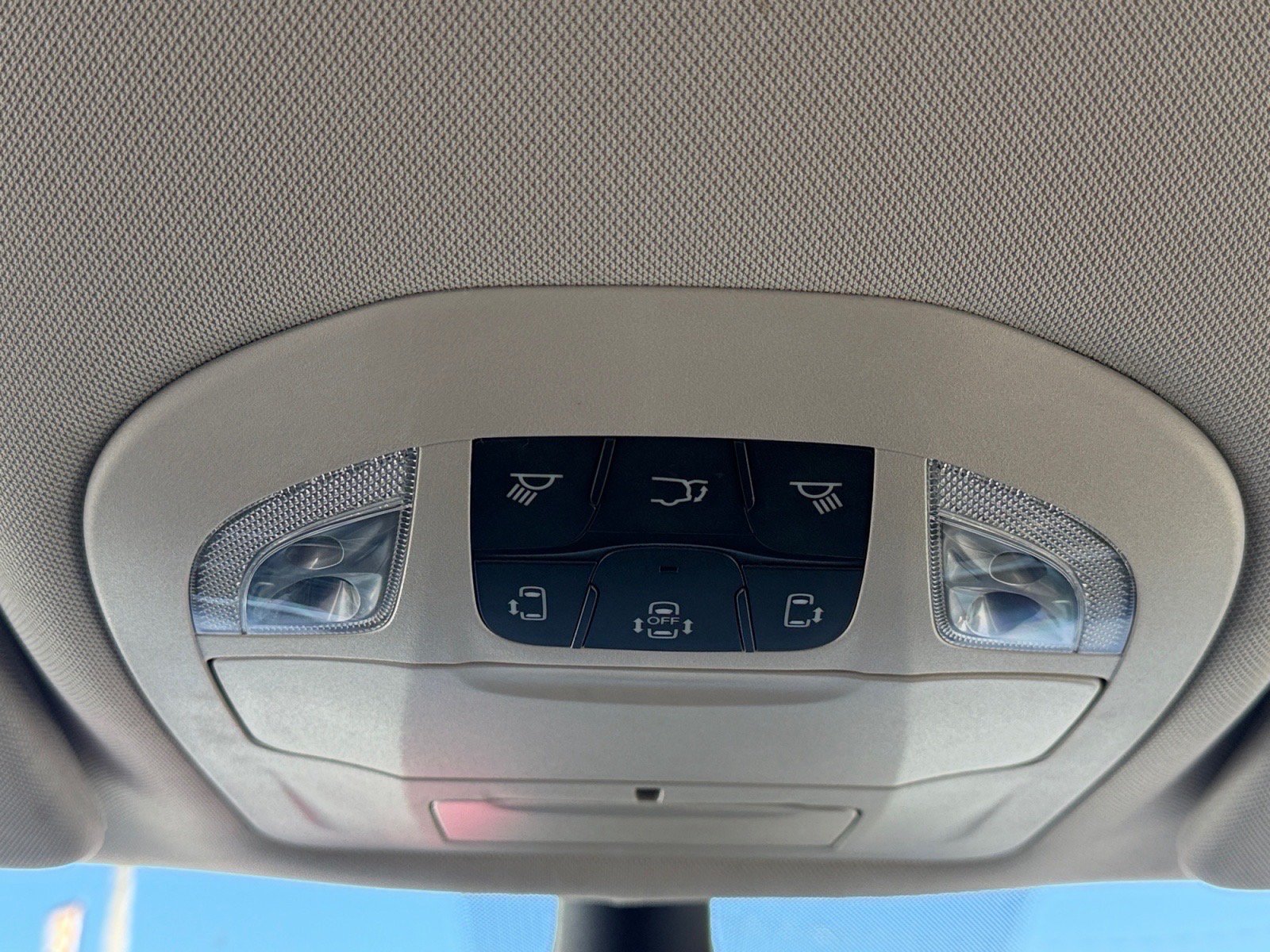 Used 2024 Chrysler Pacifica Touring-L FWD image 19
