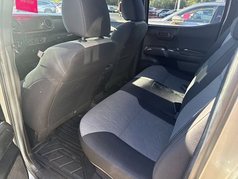 Used 2022 Toyota Tacoma TRD Off-Road image 12