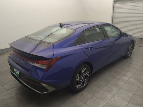 Used 2025 Hyundai Elantra Sport FWD image 9