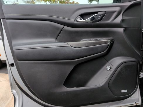 Used 2019 GMC Acadia SLT image 12