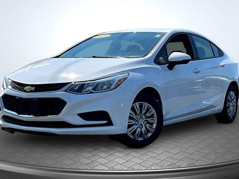 Used 2018 Chevrolet Cruze LS FWD image 1