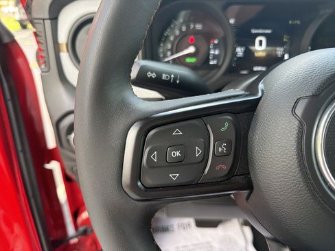 Certified 2024 Jeep Wrangler Unlimited w/ Convenience Group AWD/4WD image 25