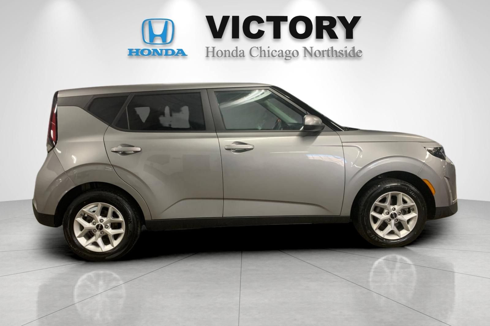 Used 2025 Kia Soul LX w/ LX Technology Package FWD image 2