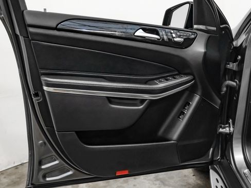 Used 2018 Mercedes-Benz GLS 550 4MATIC image 32