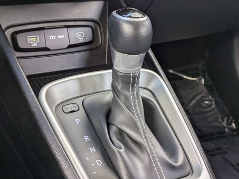 Used 2025 Hyundai Venue SEL FWD image 21