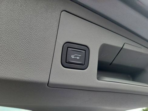 Used 2024 Cadillac XT5 Premium Luxury FWD image 13