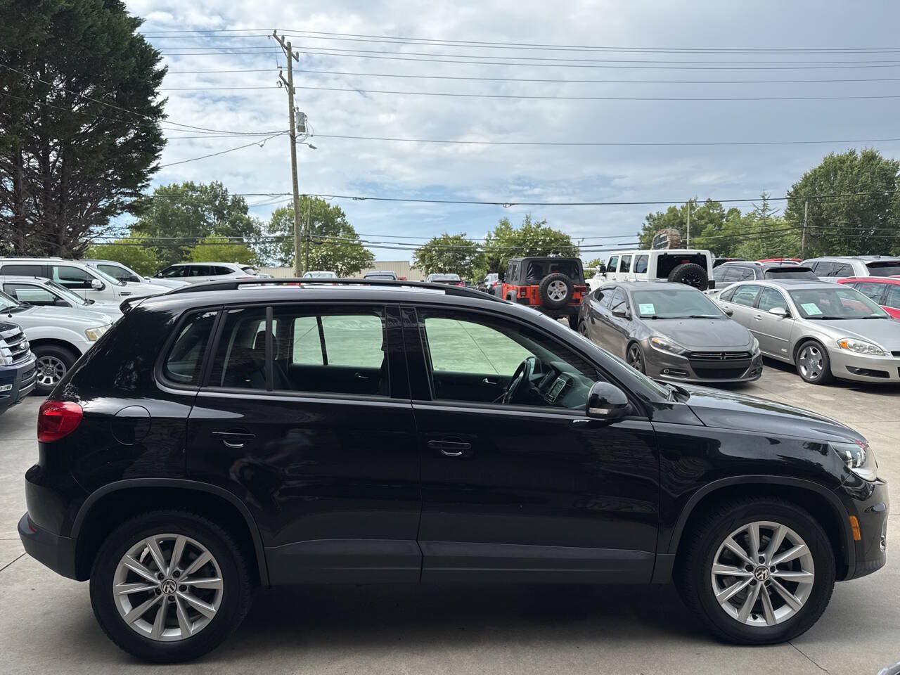 Used 2017 Volkswagen Tiguan S FWD image 6