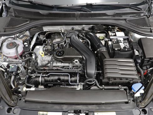 Used 2025 Volkswagen Jetta SE image 23