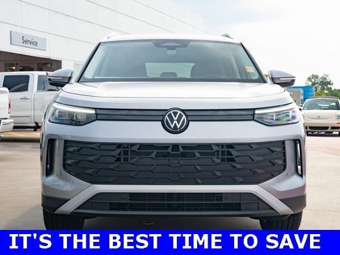 New 2025 Volkswagen Tiguan SE image 9