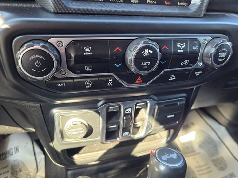Used 2021 Jeep Wrangler Unlimited Sahara AWD/4WD image 19