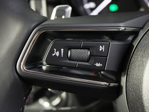 Certified 2025 Porsche Macan image 13