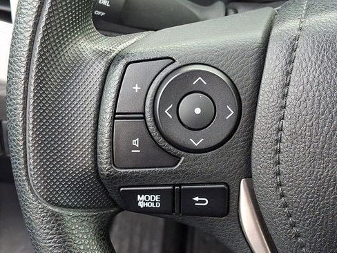 Used 2015 Toyota Corolla LE image 18