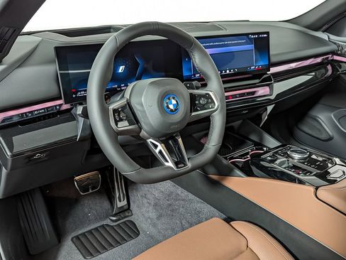 New 2026 BMW 550e xDrive image 11