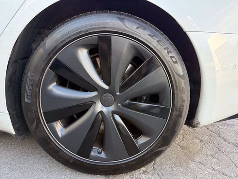 Used 2022 Tesla Model S AWD/4WD image 38