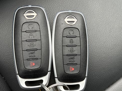 Used 2023 Nissan Rogue SL w/ SL Premium Package image 30