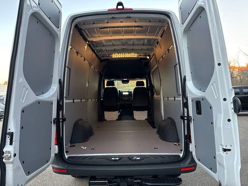 New 2025 Mercedes-Benz Sprinter 2500 image 23
