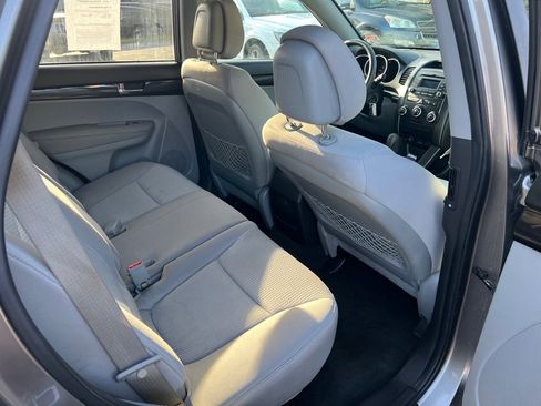 Used 2011 Kia Sorento LX image 10