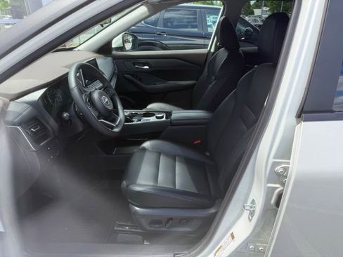 Certified 2023 Nissan Rogue SV w/ SV Premium B Package AWD/4WD image 17