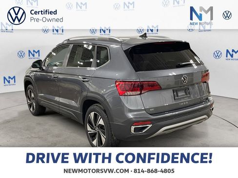 Certified 2024 Volkswagen Taos SE image 3