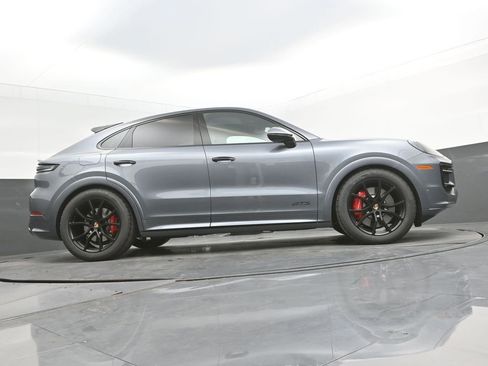 New 2026 Porsche Cayenne GTS image 37