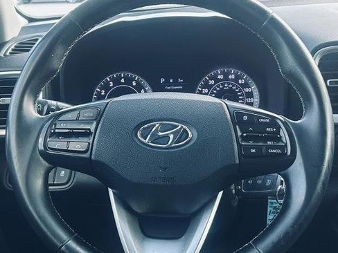 Used 2022 Hyundai Venue SEL w/ Cargo Package FWD image 17