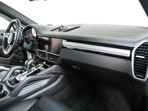 Certified 2023 Porsche Cayenne Platinum Edition AWD/4WD image 35