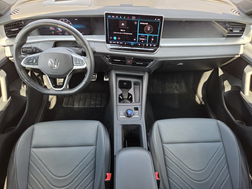 Used 2025 Volkswagen Tiguan SE R-Line AWD/4WD image 23