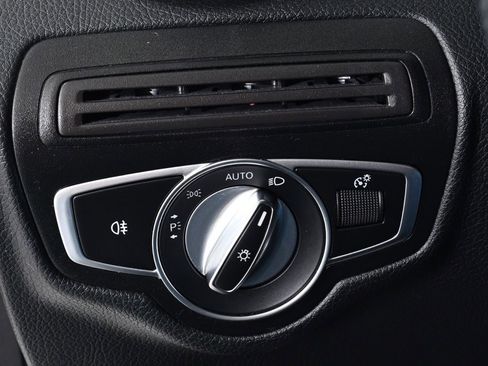 Used 2018 Mercedes-Benz GLC 300 4MATIC image 32