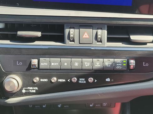 Used 2024 Lexus ES 350 F Sport w/ Accessory Package (Z2) FWD image 16