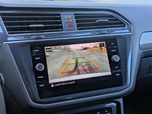 Used 2022 Volkswagen Tiguan SE R-Line image 12