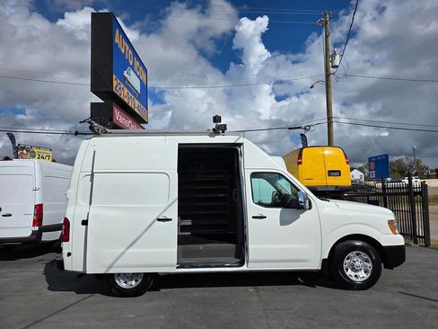Used 2021 Nissan NV 3500 SV image 5