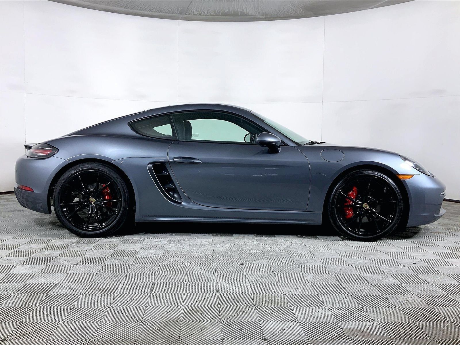 Used 2025 Porsche 718 Cayman S RWD image 8