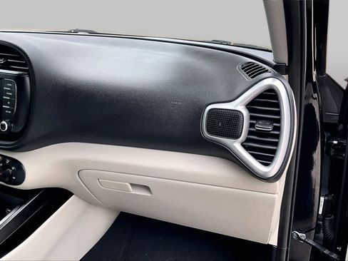 Used 2020 Kia Soul LX FWD image 18