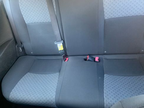 Used 2015 Toyota Yaris L image 9