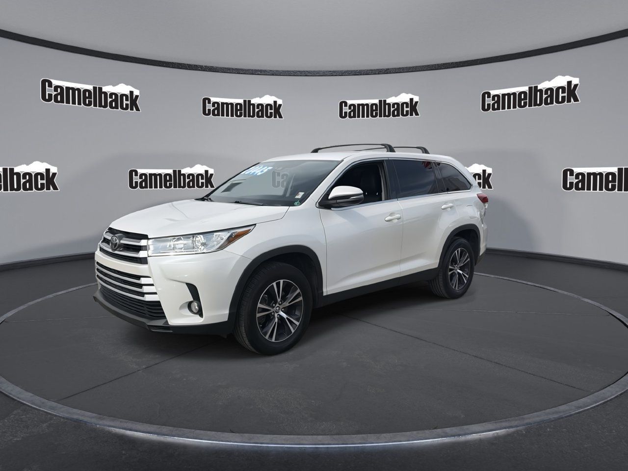Used 2019 Toyota Highlander Plus FWD image 3