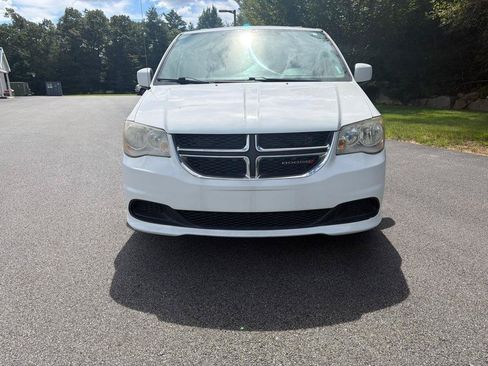 Used 2014 Dodge Grand Caravan SXT w/ Rear Park Assist Package FWD image 3