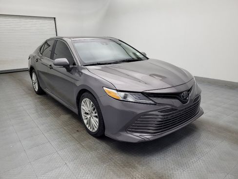 Used 2020 Toyota Camry XLE image 13