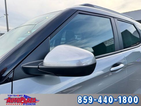 Used 2025 Chevrolet TrailBlazer LT AWD/4WD image 17