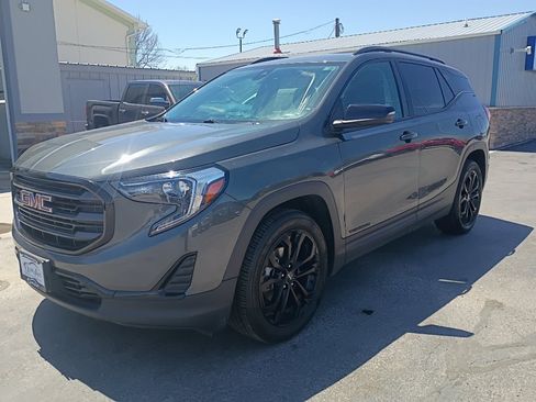 Used 2021 GMC Terrain SLE w/ Driver Convenience Package AWD/4WD image 2