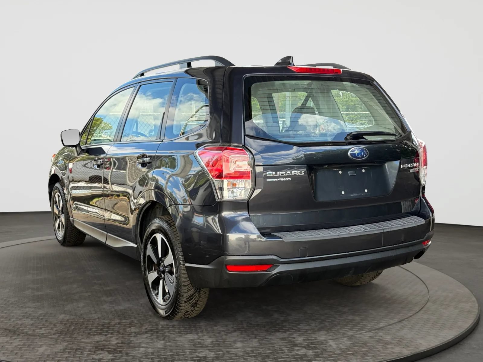 Used 2017 Subaru Forester 2.5i w/ Alloy Wheel Package AWD/4WD image 8