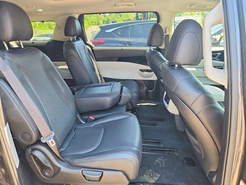 Used 2023 Kia Carnival SX Prestige FWD image 9