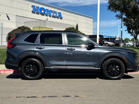 Used 2025 Honda CR-V Sport image 3