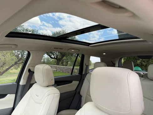 Used 2021 Cadillac XT6 Premium Luxury FWD image 17